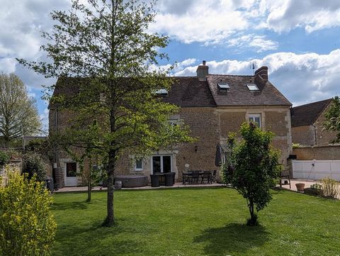 Venez découvrir en avant première cette belle maison rénovée de 220 m2 située à 5 minutes de St Pierre-en-Auge (14170). Cette maison ancienne extrêmement confortable et agréable à vivre a été entièrement rénovée avec goût et des matériaux de qualité ...