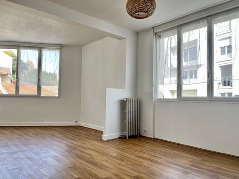 Nouveauté Bo-mon immobilier en exclusivité !! Situé à deux pas de l'Hôtel de Ville, vous trouverez ce grand et beau T3 de 84 m2 au 2ème étage avec ascenseur d'un immeuble sécurisé. Il est composé d'une spacieuse entrée qui dessert un lumineux séjour,...