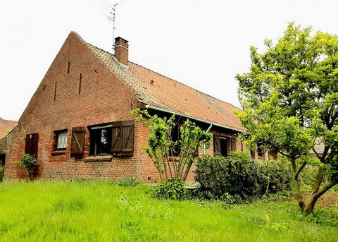 Laissez vous surprendre par cette superbe longère Individuelle de Plain Pied de 137 m2 , avec un grand jardin tout autour et sans vis à vis! Située dans une impasse au calme à proximité à la fois des commodités et des chemins de campagne Vous découvr...