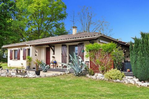 Dans un cadre rural au calme absolu, je vous propose cette charmante maison traditionnelle de plain-pied d'une superficie de 97 m² habitables, idéale pour les amoureux de la nature en quête de sérénité. La maison offre un espace de vie confortable co...