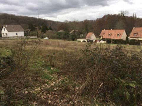 Beau terrain a bâtir de 1369m² dans un jolie cadre entre Rambouillet ( 78120 ) et Epernon ( 28230 ). Emprise au sol 20% , 10 mètres au faitage ( R+1+combles ) Zone UB du plu. Prix du bien 130 000 euros honoraire incluse charge acquéreur 5,94% soit 72...