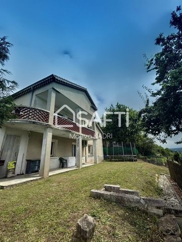 Située sur la commune Le grand-serre, à 10minutes d'Hauterives et 15 minutes de Beaurepaire. Maison sur 2 étages de 157m² environ sur une parcelle d'environ 3860m². Au premier étage se trouve une cuisine équipée, un salon/séjour de 39m², ainsi qu'un ...