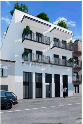 Situada en St Cugat del Vallés, entre las calles Monestir y Oriente, presentamos una nueva promoción 12 viviendas con piscina, entre 450.000€ y 710.000€, dividida en dos edificios de 6 vecinos cada uno. Las obras acaban de empezar y la entrega está p...