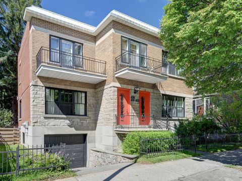 Beautiful isolated TRIPLEX in Ahuntsic in an area close to all services. Located a few steps walk between the Henri-Bourassa and Sauvé metro stations. A large apartment on the ground floor including the basement will be available to the buyer. 3 bedr...