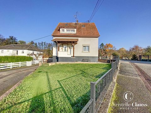 A Dinsheim-sur-Bruche, au bord de l'eau, découvrez cette maison de 180 m2 offrant de multiples possibilités. Idéale pour famille, bi famille, 2 appartements en investissement locatif ou profession libérale ! Au rez-de-chaussée, la maison s'ouvre sur ...