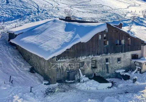 Michaël Zingraf Real Estate Megève presenteert u deze oude boerderij, gelegen in een uitzonderlijke natuurlijke omgeving op een perceel van ongeveer 2.000 m2 en gemakkelijk bereikbaar, op slechts een paar minuten rijden van het centrum van Megève. In...