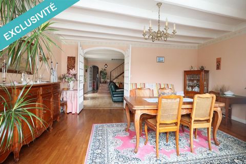 Located in Sauzé-Vaussais (79190), this stone house benefits from an ideal location close to the city's services and shops. Residents will be able to enjoy a pleasant and practical living environment, making everyday life easier with amenities within...