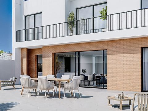 Nous Présentons un Nouveau Développement: IRIS 3 à Olhão C'est avec grand enthousiasme que nous annonçons l'arrivée d'un projet immobilier exclusif à Olhão, composé de 9 unités de luxe disponibles en typologies T2 et T3, avec des prix à partir de 234...