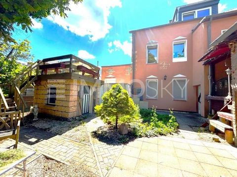 We present you two charming apartments with potential, which are interesting both as an investment and for personal use: A studio, ideal for singles or as an entry into the real estate market. A spacious three-room apartment, which impresses with bri...