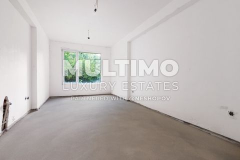 MULTIMO présente à la vente un grand appartement extrêmement spacieux et lumineux dans le prestigieux quartier de Boyana. À proximité de la route panoramique et de la résidence Boyana. L’appartement dispose d’un immense salon, de 4 chambres, de 3 ter...