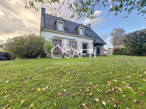 Située en plein centre bourg de La Chapelle Neuve, cette maison traditionnelle de 1973 offre un cadre de vie idéal alliant authenticité et praticité. Elle comprend une grande entrée, une cuisine, un séjour avec cheminée, un bureau, une salle d'eau, d...