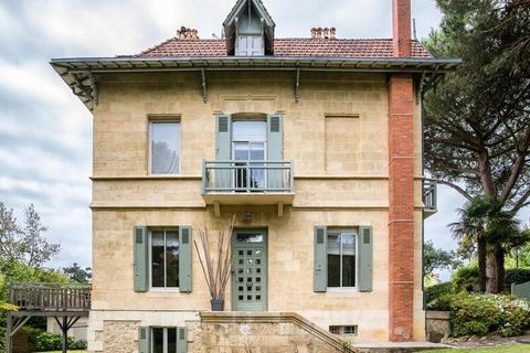 Cette superbe villa sur 4 niveaux avec tout le grand confort enchantera vos vacances en famille... Dans le magnifique et historique quartier de la Ville d’hiver à Arcachon, cette superbe villa de pur style Arcachonnais sur 4 niveaux avec tout le gran...