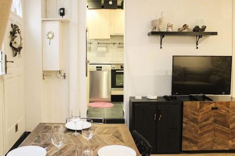 Magnifique appartement de 40 mètres carrés situé dans le 10ème arrondissement de Paris. ArrayPouvant accueillir jusqu'à 4 personnes, il est idéal pour un couple. Au plaisir de vous recevoir ! :) Localisé en sous-sol, il comprend : - une chambre avec ...