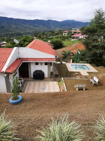 Spectacular finca for sale at kilometer 30 within parcel the farm consists of three main bedrooms with bathroom± all with clèset independent apartment with kitchen, bath±o large green areas Fruit trees beautiful view parking lot 10 vehicles jacuzzi p...