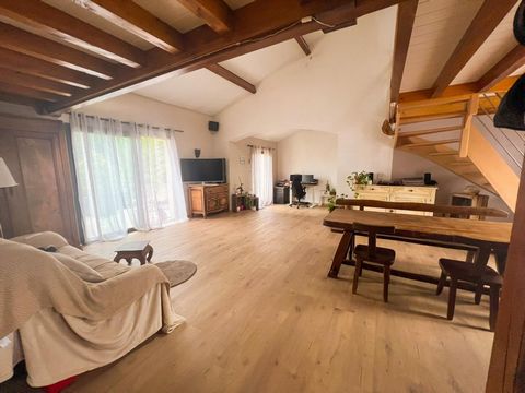 ? Maison familiale d’environ 135 m² avec terrain de 2 439 m² – un cadre plein de charme à Saint-Georges-de-Baroille ?