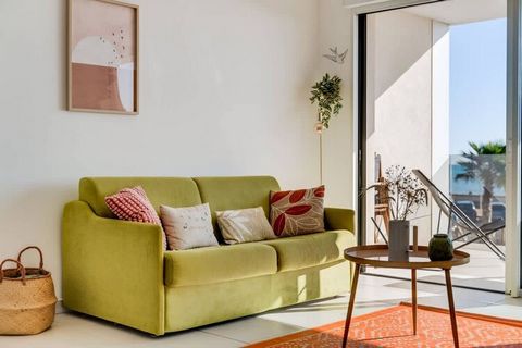Nestled in a quiet residence just 300 meters from the beach, this charming 3-room house offers the perfect blend of comfort and convenience for a relaxing getaway in Valras-Plage. Ideal for families or groups of friends, the house features two tradit...