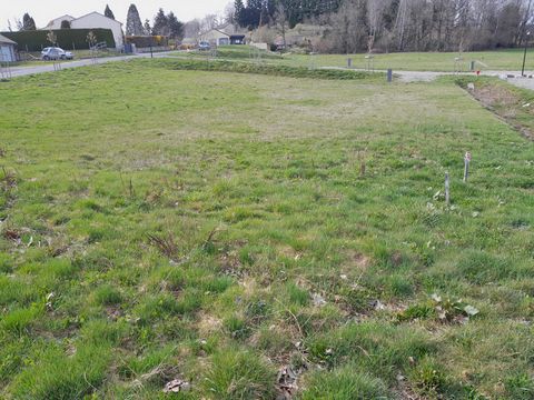 TERRAIN VIABILISE 750 M2 20mn Aurillac Vue sur montagne