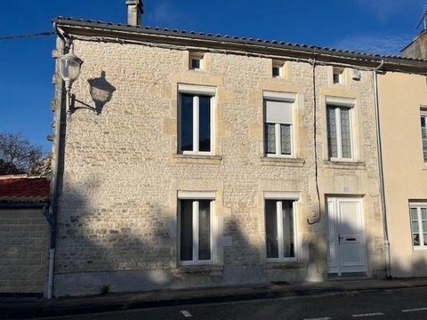 Maison de Ville à Matha Centre