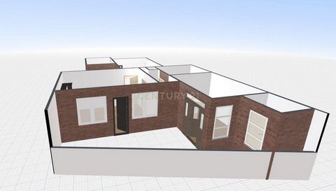 Maison à rénover entièrement, une excellente opportunité pour ceux qui souhaitent investir ou créer leur nouveau chez-soi sur mesure. Le bien peut être acquis dans son état actuel ou, en alternative, totalement rénové en formule clé en main, devenant...