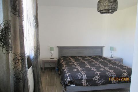 Maison de vacances pourvue de tous les conforts modernes et située dans la périphérie très tranquille de Crux-la-Ville avec vue sur la campagne. A l'origine, cette maison était une gare. Ce qui ne se remarque quasiment plus. Une pelouse ensoleillée r...