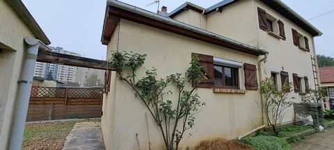 A Maromme, secteur calme et résidentiel, maison jumelée avec garage, jardin et dépendance