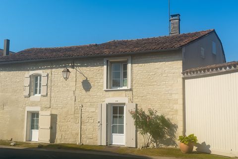 Maison de charme rénovée avec seconde maison attenante et jardins murés
