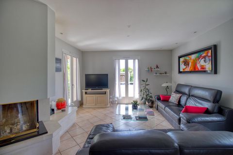 Maison traditionnelle familiale 203m2 avec piscine chauffée, pool-house et sous-sol complet