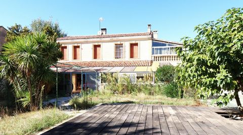 Sénas, maison 215m² avec dépendances et jardin