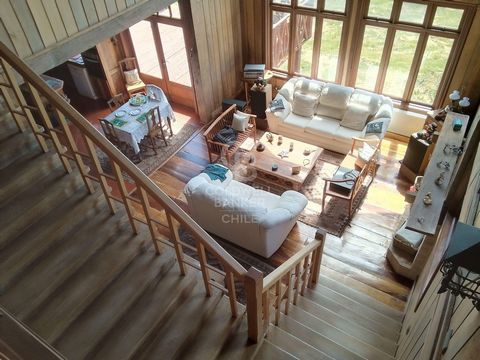 Das Hotel liegt in einer exklusiven Eigentumswohnung im Herzen von Puerto Varas. Dieses 24 Jahre alte Anwesen wurde als Nachbildung eines amerikanischen Hauses aus Philadelphia, USA, mit 2,3 Meter hohen Decken und Lorbeerböden gebaut. Es verfügt über...