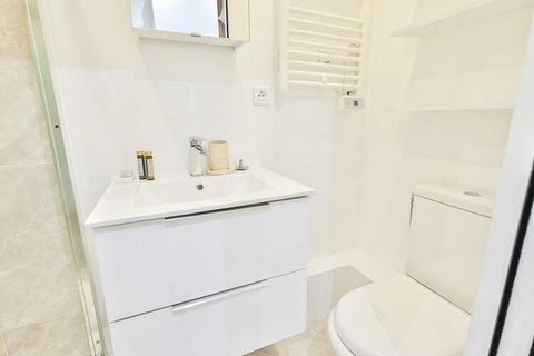 Situé à Paris, à moins de 1 km de la tour Eiffel et à 2 km du musée d'Orsay, le Charmant Studio 2P Champs de Mars- Invalides offre une vue sur la ville et propose une connexion Wi-Fi gratuite. L'établissement se trouve à 2,1 km du musée de l'Orangeri...