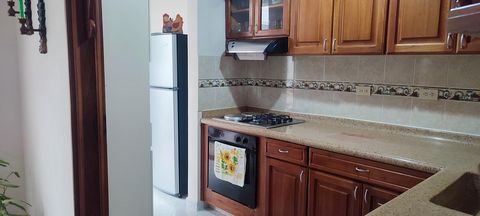 Spectacular house of approximately 128 m2, on two levels, which has 4 bedrooms each with closet, 3 bathrooms, kitchen, dining room, study, balcony, laundry area, patio, gas network. It is located in an open unit, in a very strategic point, 2 minutes ...