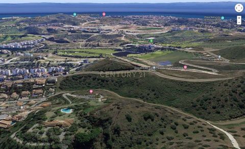 Terrain à vendre à Cerros del Águila, Mijas Costa - Málaga Superficie totale 10996m2 Terrain aménageable fantastique et spacieux, situé dans une zone privilégiée, à côté du Cerro del Águila Golf & Resort, du club équestre, du centre commercial Mirama...