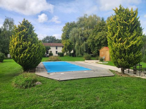 Asnieres sur Blour - Belle 12 piece maison charmante avec piscine et 4 hectares