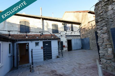 Située au coeur de Dompierre cette bâtisse offre diverses possibilités de projets idéale pour un gîte, restaurant ou chambres d'hôtes