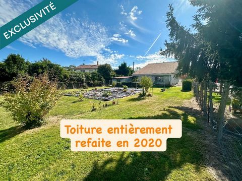 Maison des années 1970 d'environ 92m² avec garage sur un terrain entièrement clos de 1700m² avec puit.