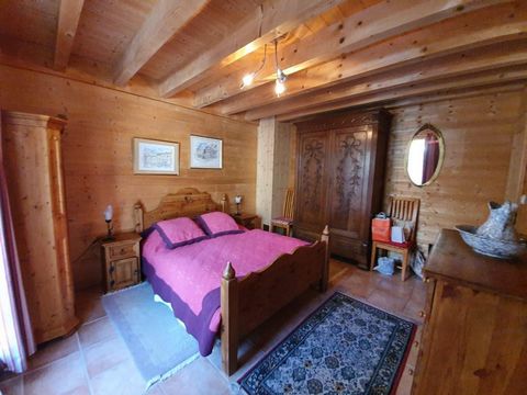 Chalet Chef-lieu is located in the heart of the old town of les Orres, 4 km down the resort. This lovely chalet is in a quiet area and provides good services and tranquility for relaxing holidays. The accommodation is large (150m²) and comfy. Wifi is...