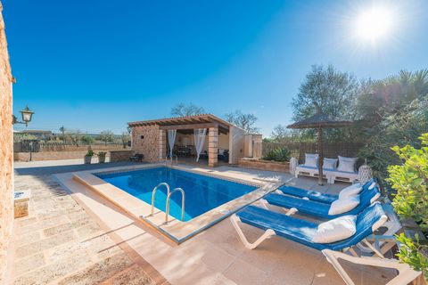 Wonderful house with private pool, on the outskirts of Campos, which can accommodate up to 6 people. The country house features large outdoor spaces where to enjoy the tranquility of both the field and the sea, since they are in the nearby. Here you ...