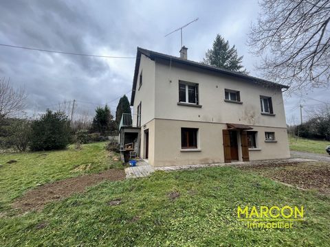 Near AUBUSSON. Ref: 87752. A pavilion comprising on the ground floor: entrance, kitchen, living room (fireplace), two bedrooms, bathroom, wc, storage room. 1st floor: landing, 2 bedrooms, bathroom-wc, 2 attics on the side. Wood/oil central heating. G...