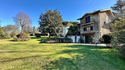 Mignanelli Real Estate is pleased to exclusively present a splendid estate in Manziana on the slopes of the Sasso, an ideal place for nature lovers a few km from the sea and the lake. The completely renovated villa stands within a property of about 3...