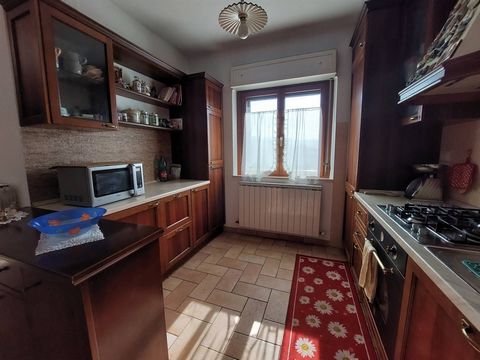 CITTA' DELLA PIEVE (PG): Moiano: Second floor flat of 85 sqm approx. with lift comprising: living room with kitchen and large balcony, hallway, double bedroom, small bedroom and two bathrooms. The property includes garage of 20 sqm approx. in the bas...