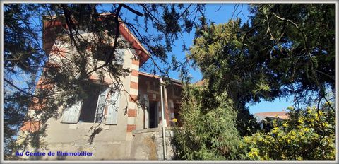 Exclusively! House with a lot of charm located in the heart of the village center of Hautefage. Great potential for expansion. It is composed on the ground floor of a living room, living room, kitchen, bathroom, toilet, 3 bedrooms. You benefit at the...