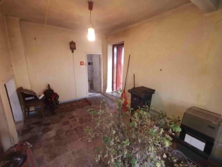Price: €10.565,00 Category: House Area: 80 sq.m. Plot Size: 1209 sq.m. Bedrooms: 2 Bathrooms: 1 Location: Countryside £9.302 excluding 4% tax Plus commission on top Really in need of a renovation. If you\'re handy, this is something to get your hands...