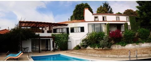 Fantastic residence on the right bank of the Douro River, consisting of 3 houses. Main house with 5 bedrooms and 1 additional room, with two floors and views of the Douro River. It has a rustic kitchen with pantry and laundry, dining room with river ...