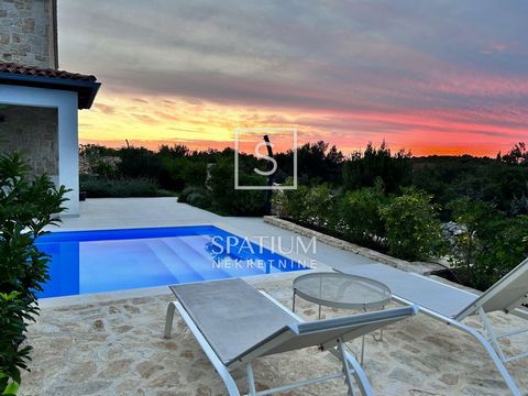 PAŠMAN / ŽDRELAC, we have received a beautiful villa with a swimming pool only 150m from the sea. The villa is located in a street that is privately owned and protected by a ramp through which only property owners can pass. It consists of ground and ...