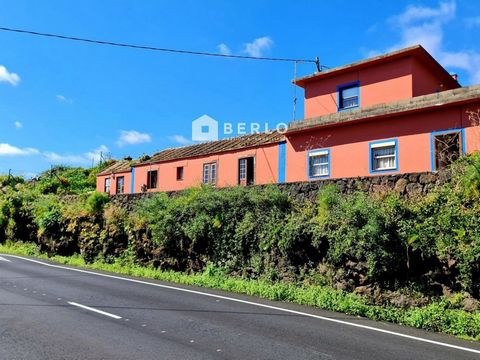 BERLO Real Estate Managers Lawyers sells exclusively this property located in the municipality of Breña Alta. The property has 3 homes, 2 on the ground floor, one of them to renovate, and another small house on the top which can be accessed independe...