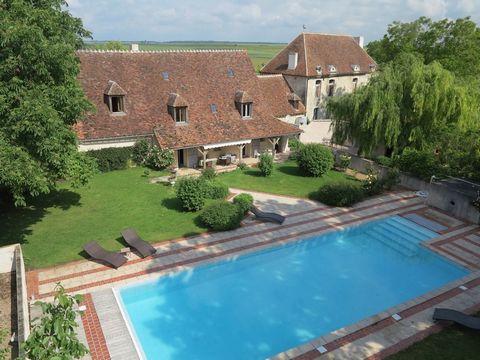 Summary The property consists of a main dwelling (335 m²) with an old medieval farmhouse ISMH (Historic Monument), a large 18th century residence whose facade is also listed, a first Large Gîte (310 m²), a Small Gîte (157 m²) are finally added variou...