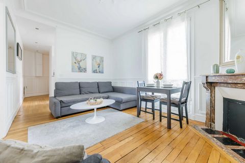 This 40m2 flat is located on the 3rd floor (no lift) of a beautiful, typical Parisian building. It comprises : - A fully-equipped, functional kitchen: fridge, hob, kettle, coffee machine, toaster, microwave, washing machine, etc. - A beautiful lounge...
