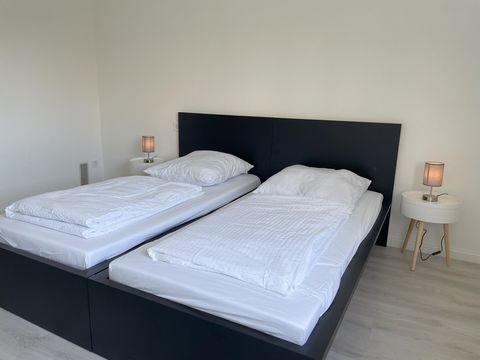 Welcome home! In the direct vicinity of Düsseldorf is our modern 70 square metre flat, consisting of a bedroom, a large living-dining area and a bathroom with shower, as well as a fully equipped fitted kitchen. Everything you need: → your own protect...
