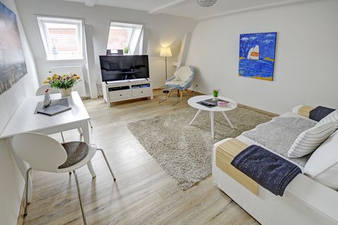Rote Straße is a picturesque little shopping street in the heart of Flensburg with quaint little owner-managed shops, cafes and restaurants. The small holiday apartment for two people is located in the Sonnenhof - one of several small merchants' yard...