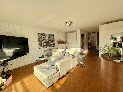 Feel like you're on vacation and yet at home. A lovingly furnished design apartment with a large sun terrace awaits you on 80 square meters directly on the water. Floor-to-ceiling windows throughout the apartment provide a view of the dream backdrop ...